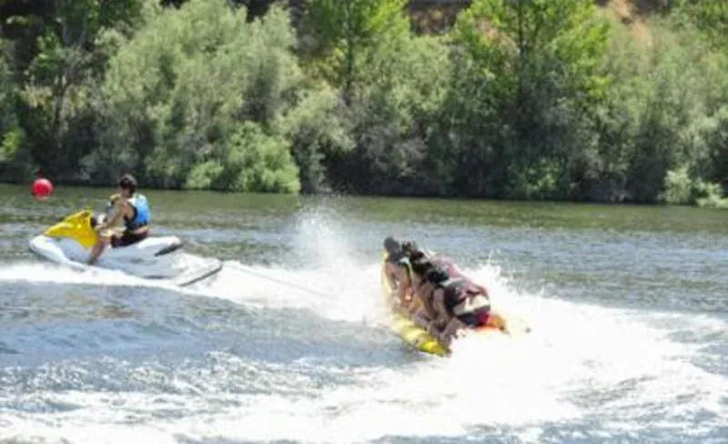 Actividades acuáticas en el lago — imagen 2