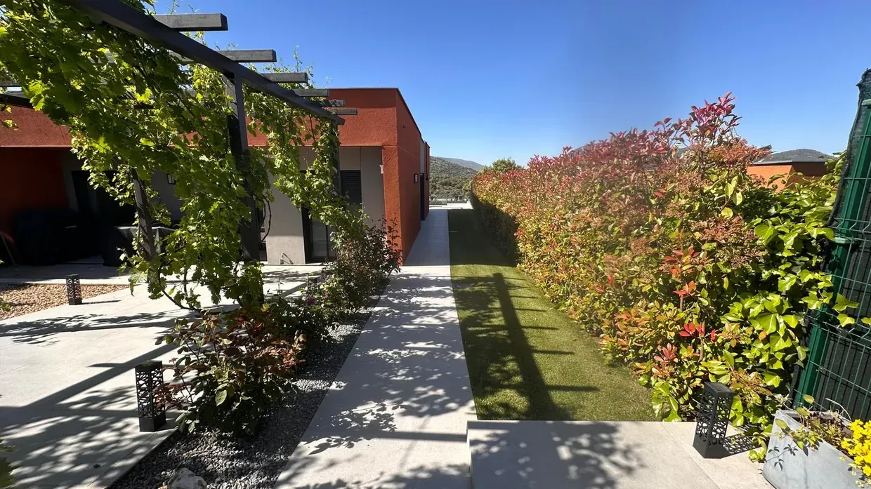 Vivienda pareada en Los Ángeles de San Rafael — imagen 1