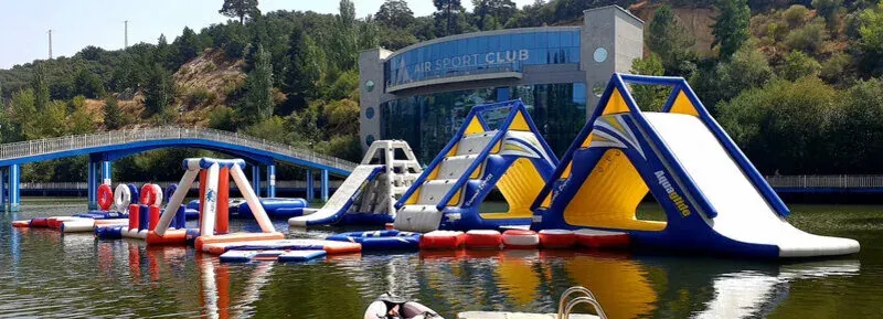 Actividades acuáticas en el lago